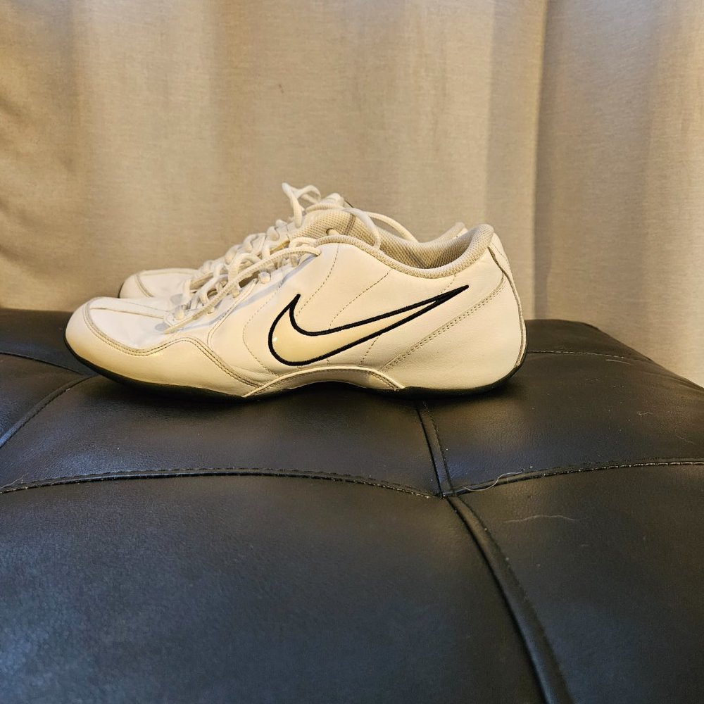 Shoes - Picture 5 of 7